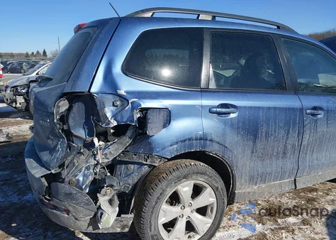 2015 Subaru Forester 2.5I Premium из США, поврежденный, VIN JF2SJADC2FH828062